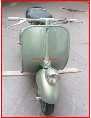V555 Vespa faro abajo
