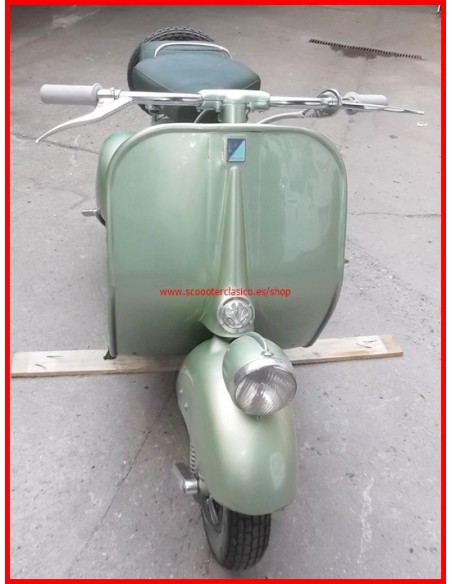 V555 Vespa faro abajo