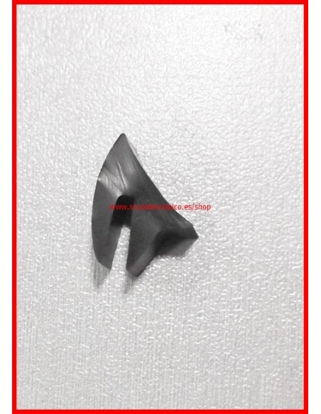 goma-cofano-de-color-negra-ancha