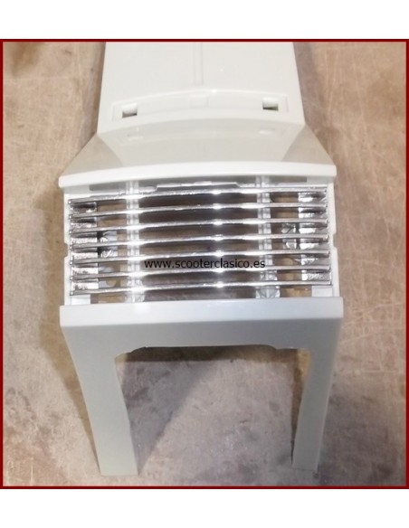 Rejilla puente delantero cromada