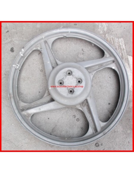 Llanta usada de Vespino