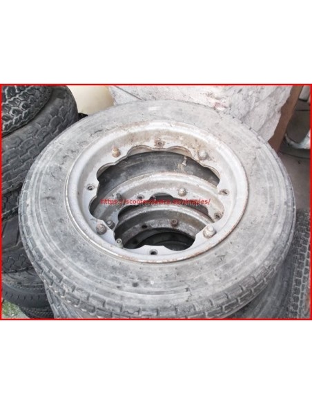 LLanta con cubierta de Lambretta usada