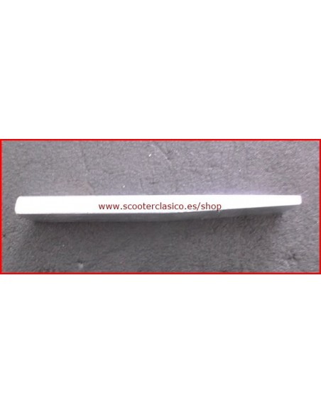 Cu&ntilde;a para calzar cig&uuml;e&ntilde;al Vespa