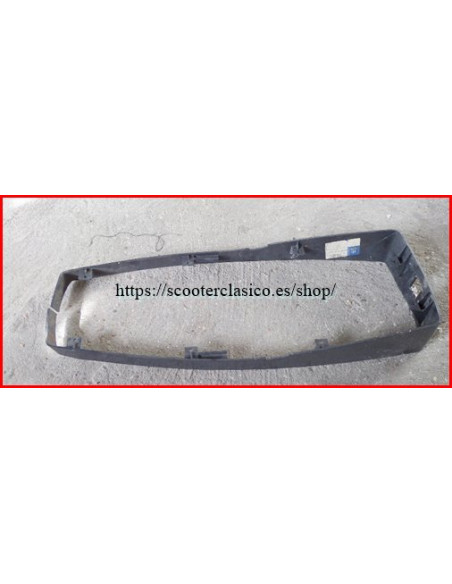 Plastico debajo del asiento Vespa PK XL roto