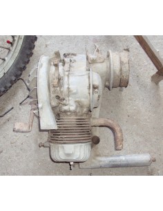 motor-de-vespa-faro-en-el-guardabarros 2