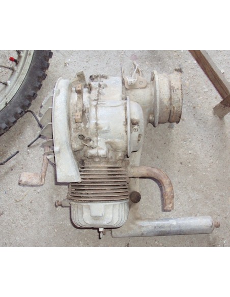 Motor de Vespa Faro en el guardabarros