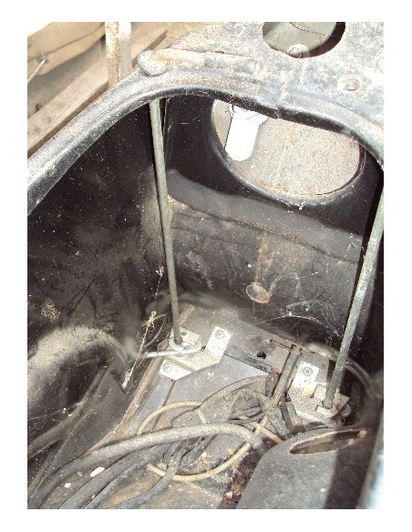 CIERRE COFANO derecho VESPA PX usado