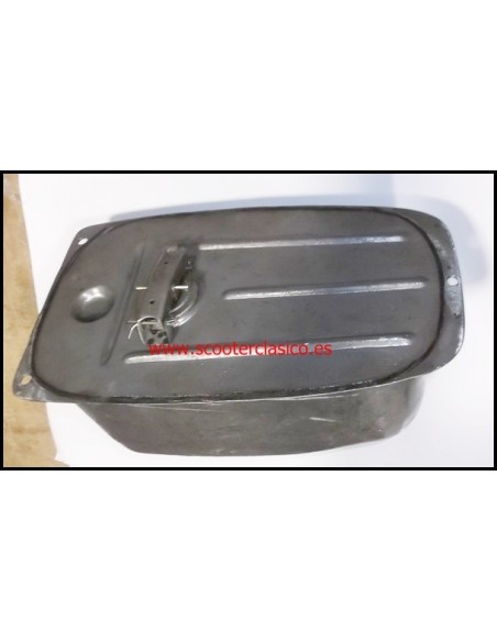 Deposito de Vespa Primavera sin pintar