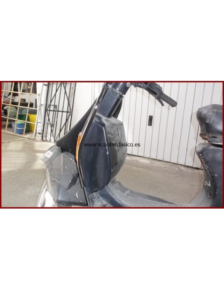 Bord&oacute;n de escudo Vespa PK cromado