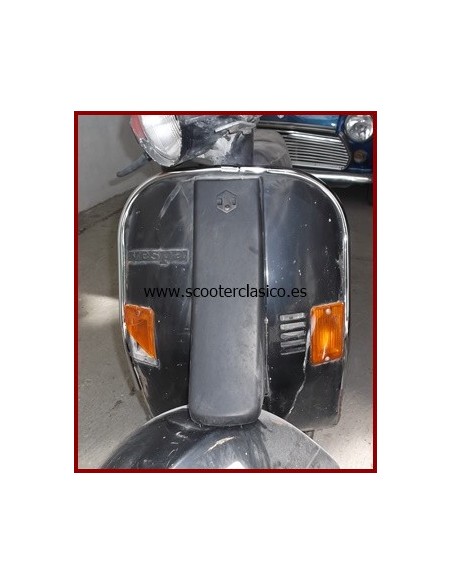 Bord&oacute;n de escudo Vespa PK cromado