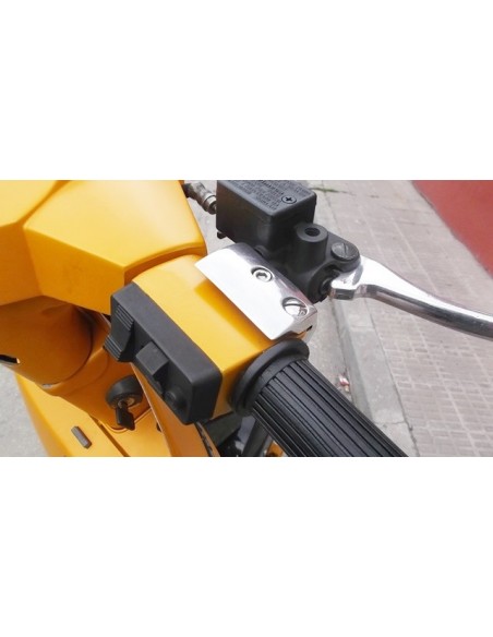 Soporte de bomba freno Vespa Iris