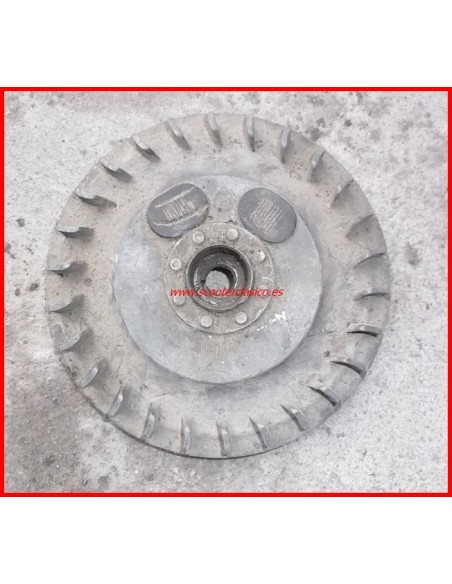 Plato magnetico de Vespa Junior