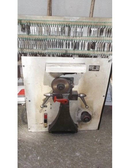 Maquina para copiar llaves antigua