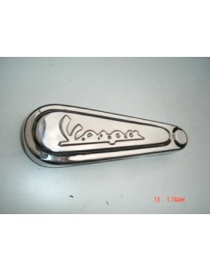 embellecedor-basculante-cromado-con-letras-vespa 2