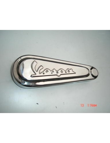 embellecedor-basculante-cromado-con-letras-vespa